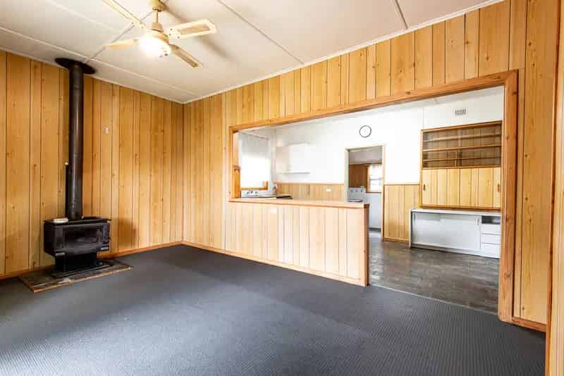 Deceivingly Spacious - 4 Bedrooms or 2 Living/3 Bed - 828m2