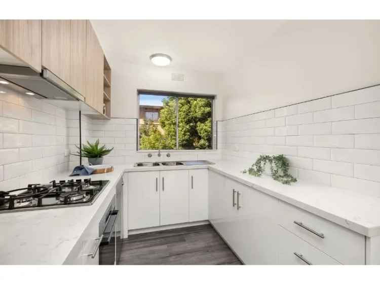 Discover North Melbourne Urban Comfort!