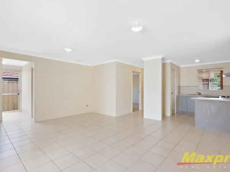 3 Bedroom 2 Bathroom Home in Armadale Near Schools and Shops