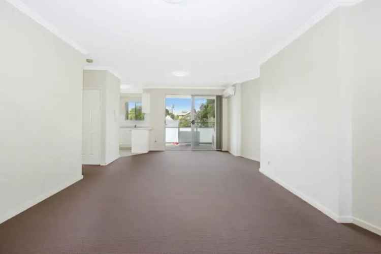 2 Bedroom 180m² Sydney Apartment with Modern Kitchen and Parking