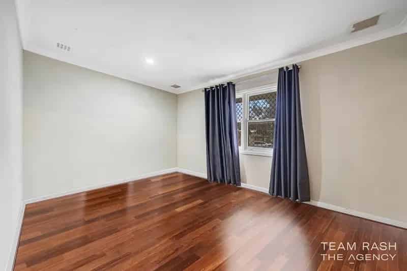 House For Sale - 24 Longhurst Way, Queens Park WA 6107