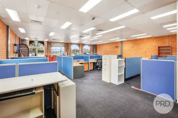 Central Position, Open Plan + Meeting Rooms