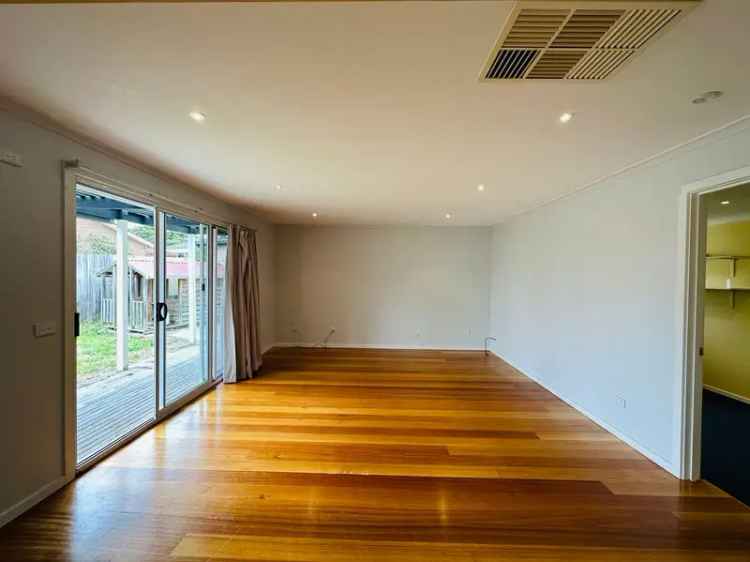 4 Bedroom House Glen Waverley Near Schools M1 Freeway