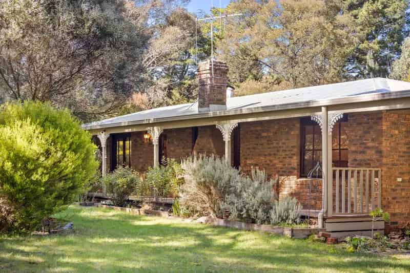 Secluded Bush Retreat Minutes from Town