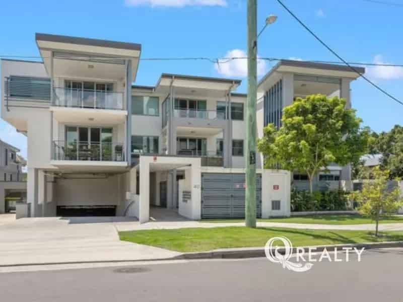 Modern 2-Bedroom Unit In Great Location