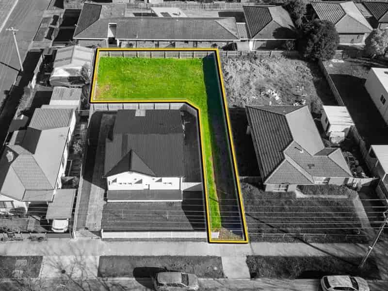 Buy vacant land in downtown Bairnsdale for your dream home
