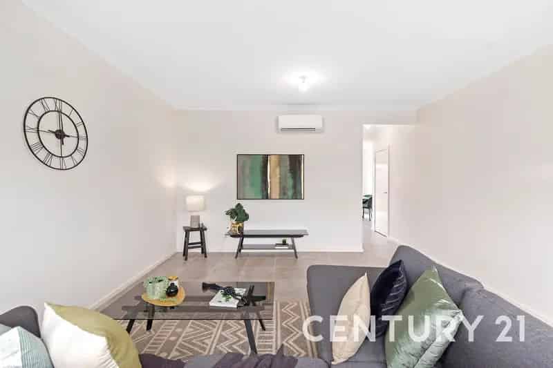 106 Henry Street, Pakenham VIC 3810 - Townhouse For Sale