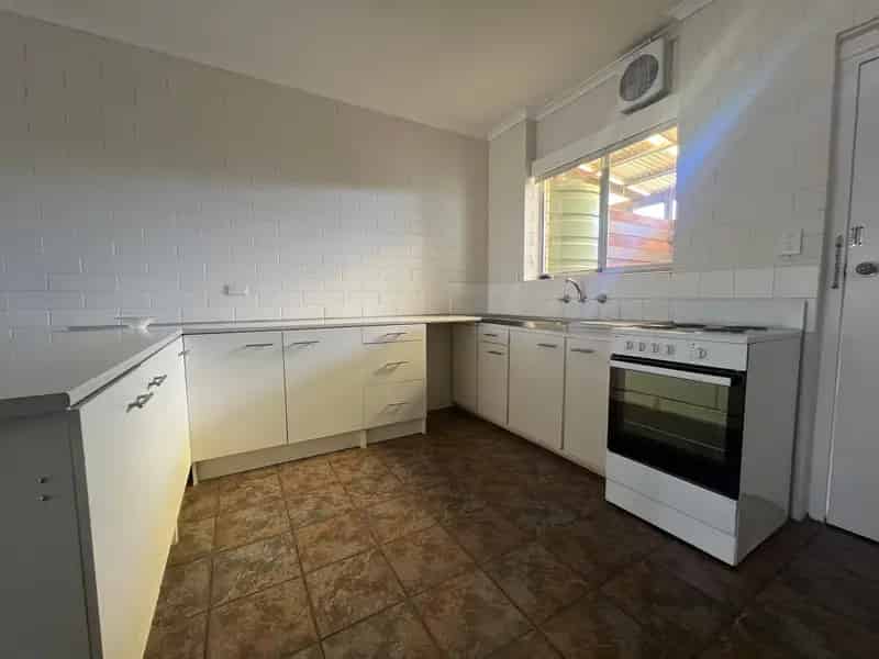 Tidy 2 bedroom unit in the heart of Glossop