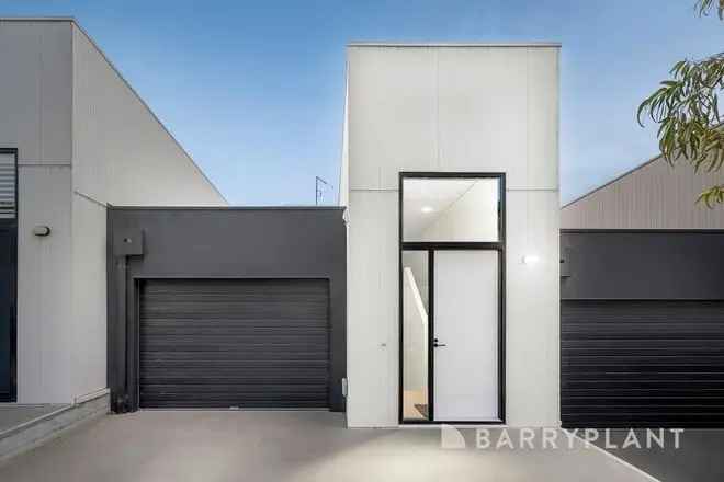House For Sale , 16, Lorikeet Court, Melbourne, Victoria