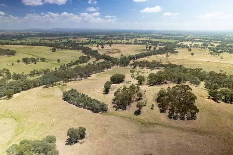 Buy rural property with expansive land near King Valley