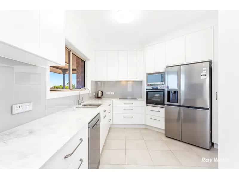 Buy house Emu Park with stunning views and space for family