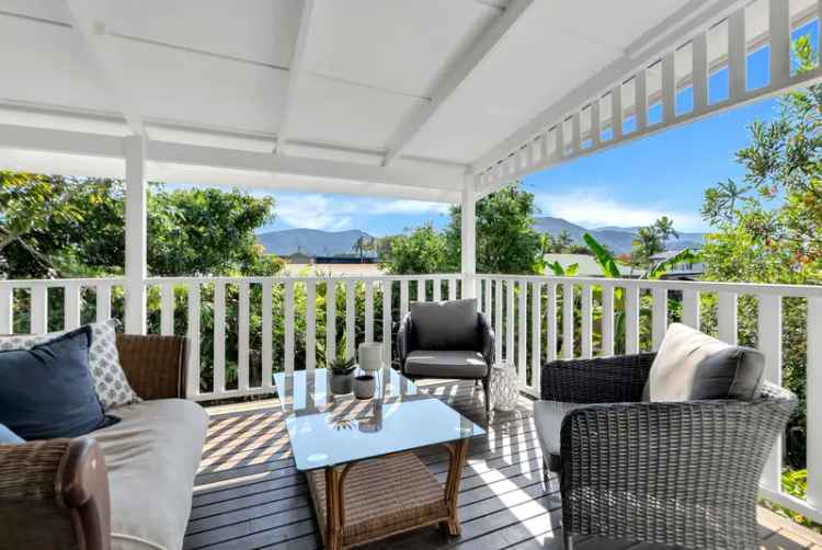 Original 1940's Queenslander With Updated internal Charm!