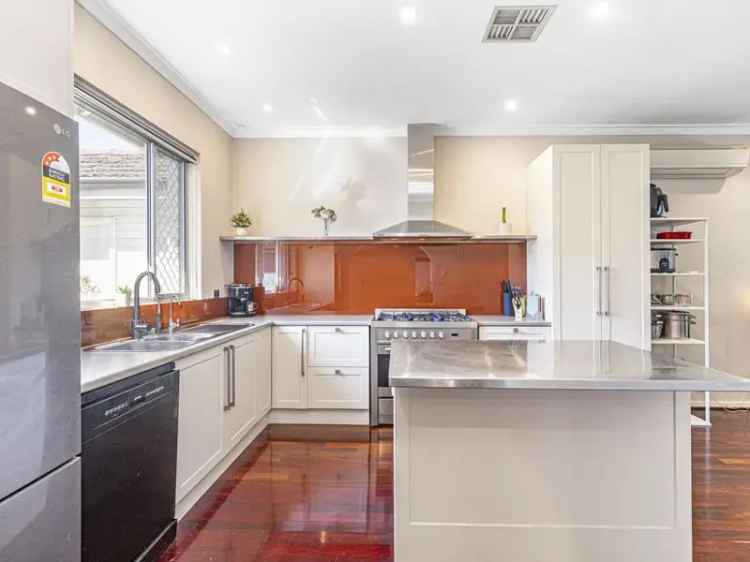 House For Sale in City of Canning, Western Australia