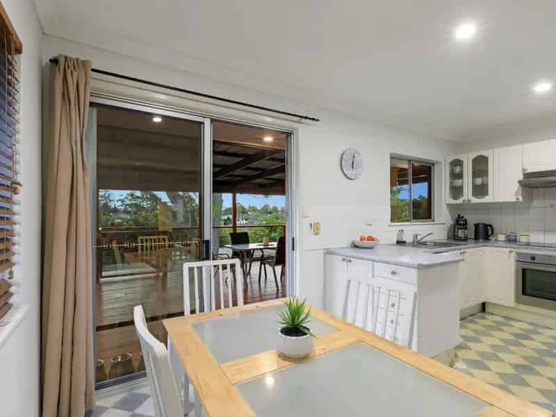FIND YOUR PERFECT HOME HERE - HUGE LAND AND WITH A BIG SOLID FAMILY HOME!
