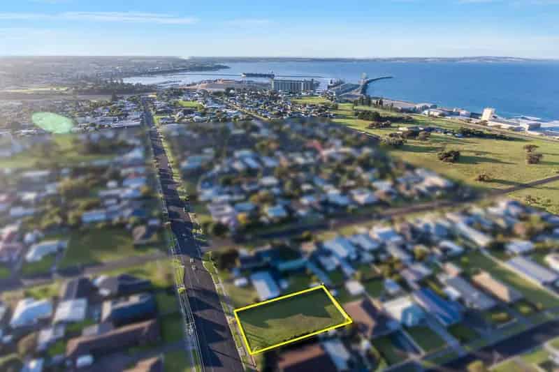 Build Your Dream Home on Generous 828m2 Land Near Portland Golf Club