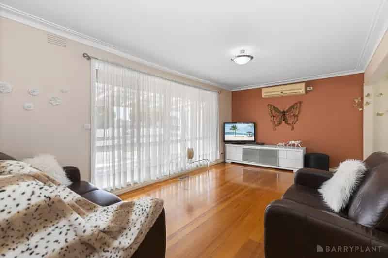 MODERN COMFORT MEETS FAMILY FRIENDLY LIVING IN THE HEART OF SPRINGVALE SOUTH