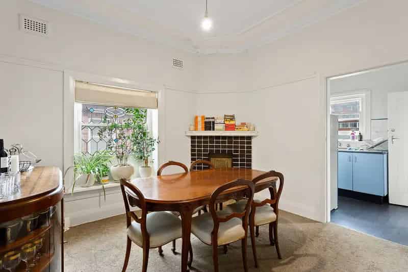 For Lease Art Deco Apartment Brighton-le-Sands Beachside Living