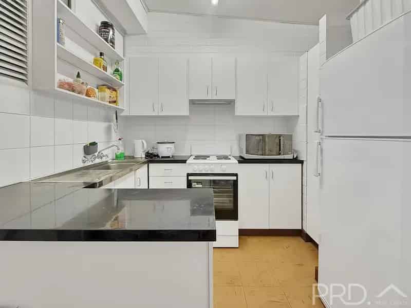 UNDER OFFER with PRD