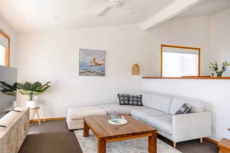 rent coastal house at mollymook beach with 3 bedrooms and gardens maintenance