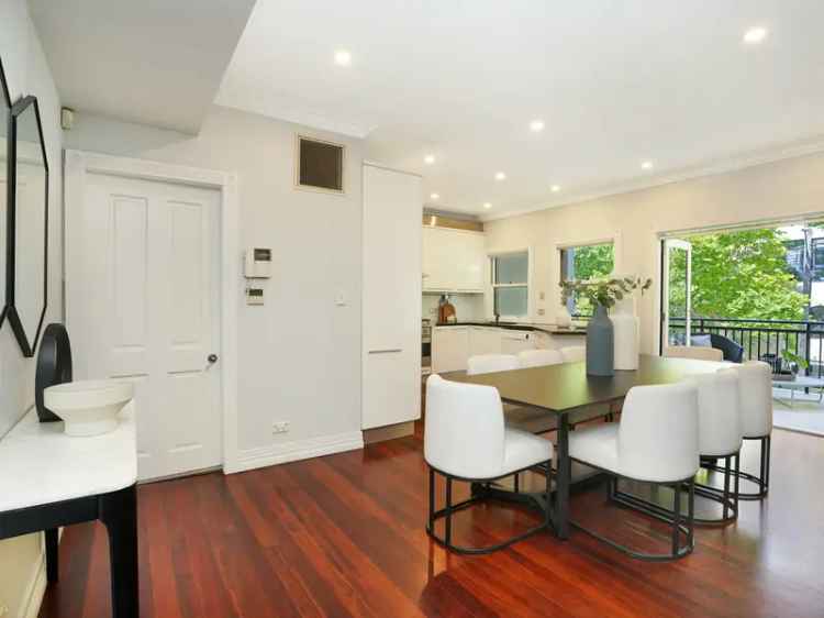 Pyrmont Harbourside Tri-Level Residence - 3 Ensuite Bedrooms - Rooftop Terrace