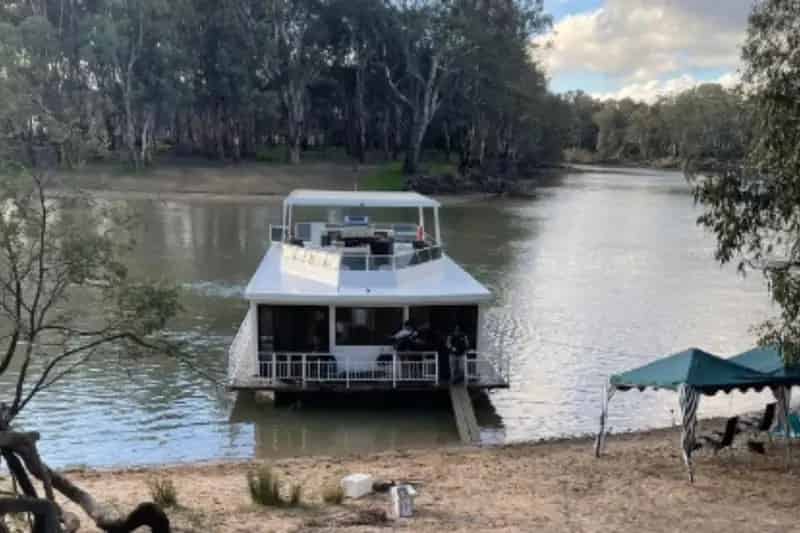 Buy Luxury on the Murray Houseboats Moama with Unique Features