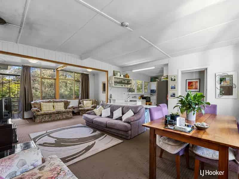 Buy house in Inverloch with balcony and deck
