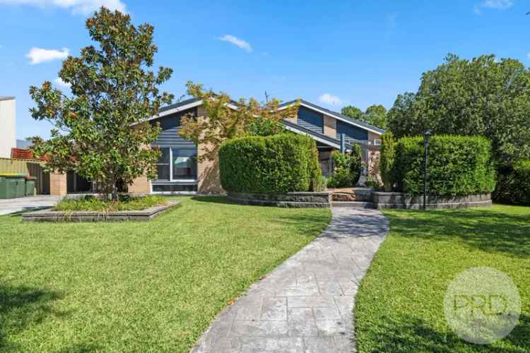 Family Home Near Lake Albert