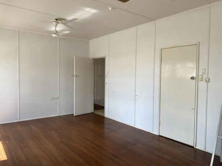 Moranbah House For Lease - Large Family Home or Company Accommodation