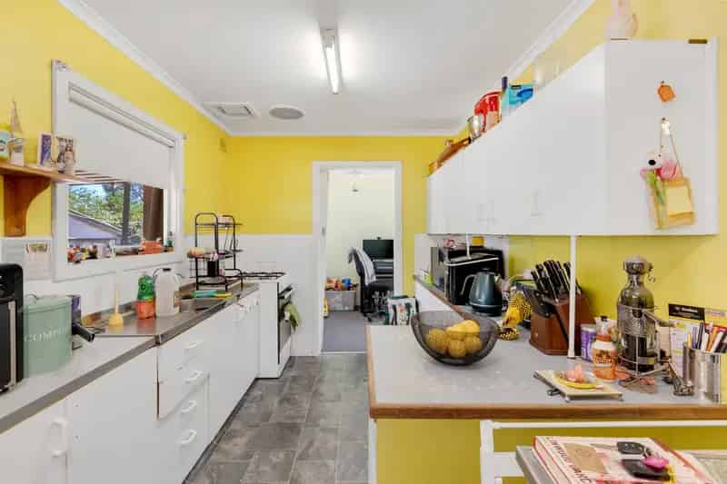 MAKE YOUR MARK WITH THIS BUYING OPPORTUNITY IN "THE PARK"!
