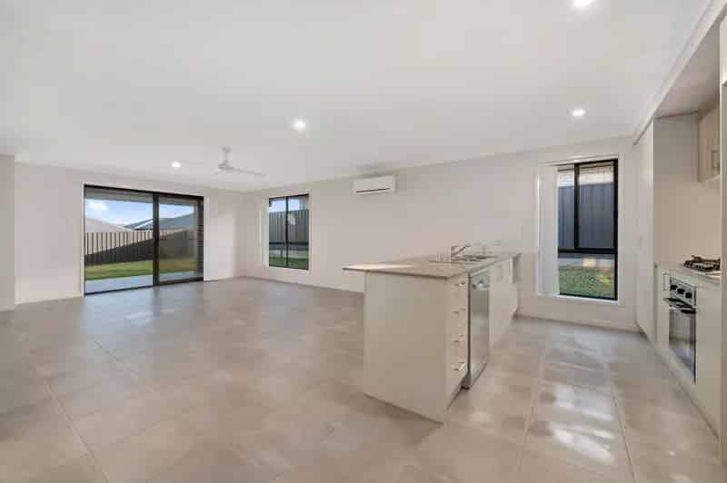 Real Estate For Lease - 8 Gullane Close - Heddon Greta , NSW