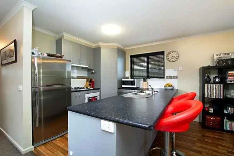 Neat & Tidy 3-Bedroom Townhouse Near Bendigo CBD