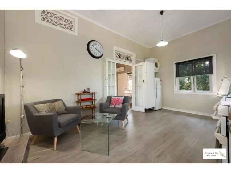 Light Filled And Full Of Character This Gorgeous One Bedroom Unit Is In A Great Location!