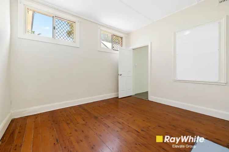 Two Story House in Glebe Near Sydney Uni and UTS