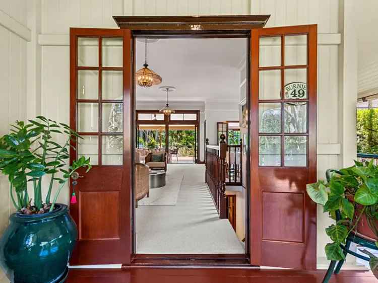 Magnificent c1926 Queenslander in parkside enclave