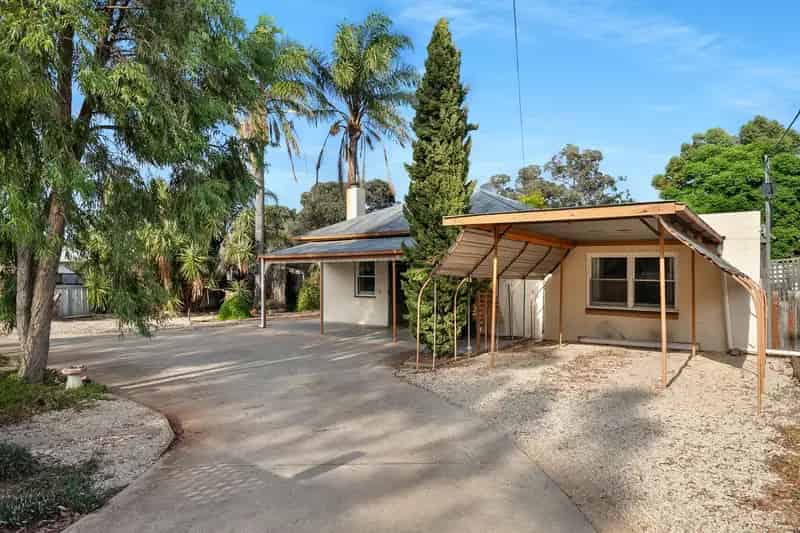Cute Cottage at a Cracker Price!