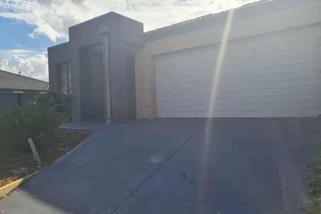 Beautiful Family Home in Tarneit