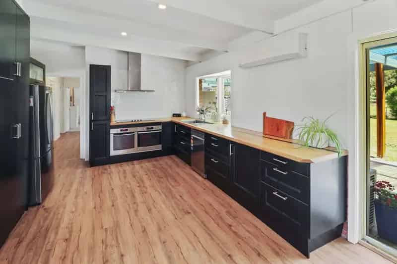 Buy rural property near Mansfield with stunning features for families