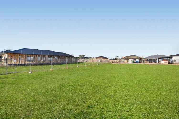 Exceptional opportunity to secure land in vibrant new estate