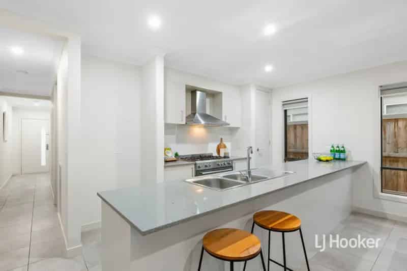 House For Rent , 104, Grassbird Drive, Melbourne, Victoria