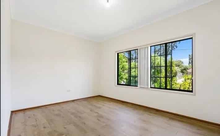 Lease 3 Bedroom House in Blacktown with Spacious Backyard