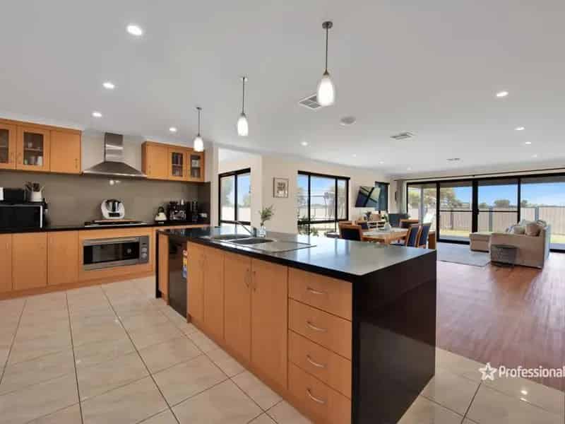 House For Sale , 70, Eastlyn Drive, Geraldton, Western Australia