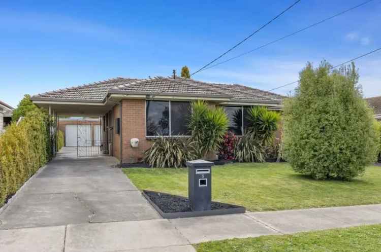 Family Home 3 Beds 2 Baths Double Garage Close to Stockland