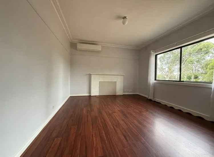 Renovated 2-Bedroom Villa Unit Near Shops and Park