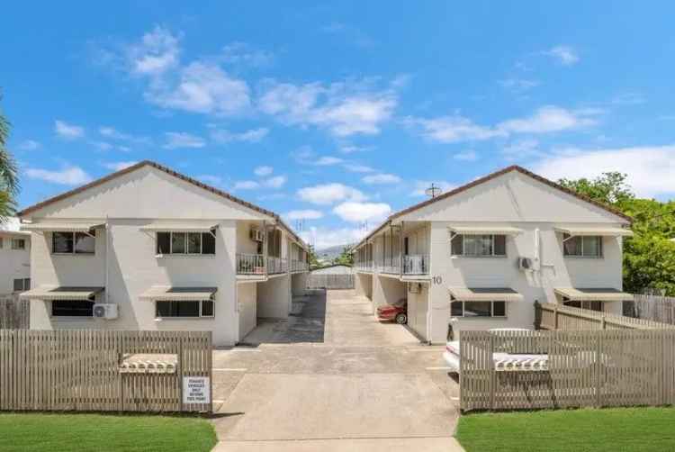 Hyde Park Unit with Castle Hill Views