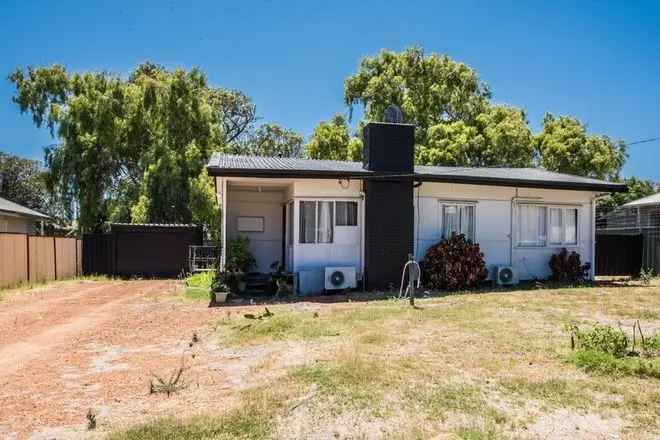 3 Bedroom Jarrah Floor Home Near Schools