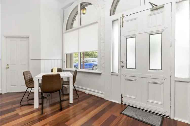 Lease 2 Bedroom Heritage Unit in Buninyong with Modern Amenities