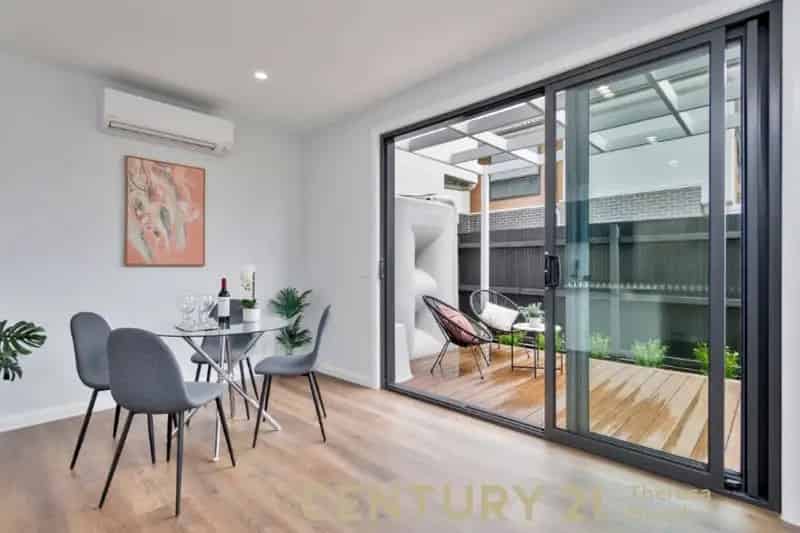 3/2 Luxford Court, Springvale VIC 3171 - Townhouse For Lease
