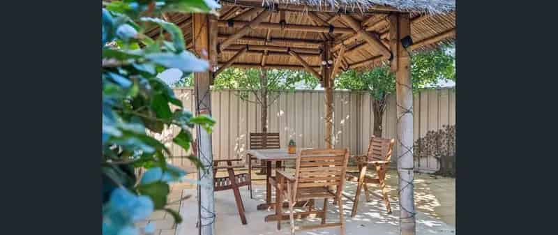 1 room house of 105 m² in Adelaide