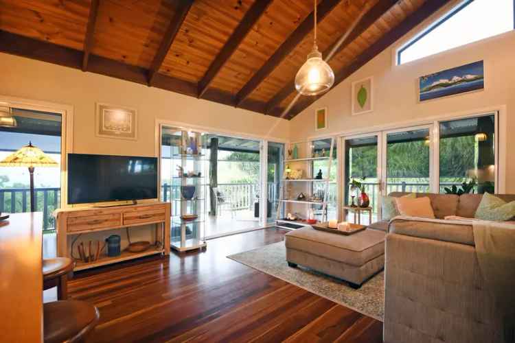 Stunning double storey home for rent in Cannonvale with sea views