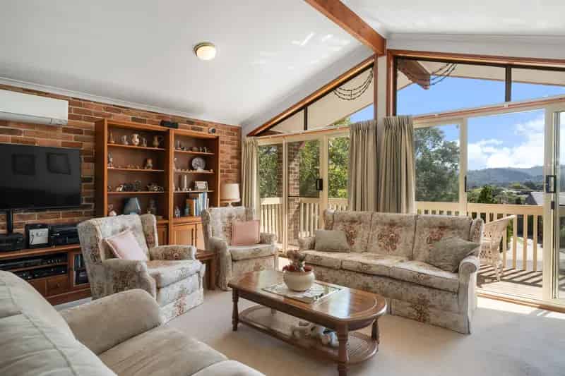 Spacious Tri-Level Family Home Backing Simpsons Hill